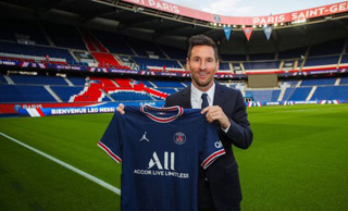 Lionel Messi Moves To PSG!!