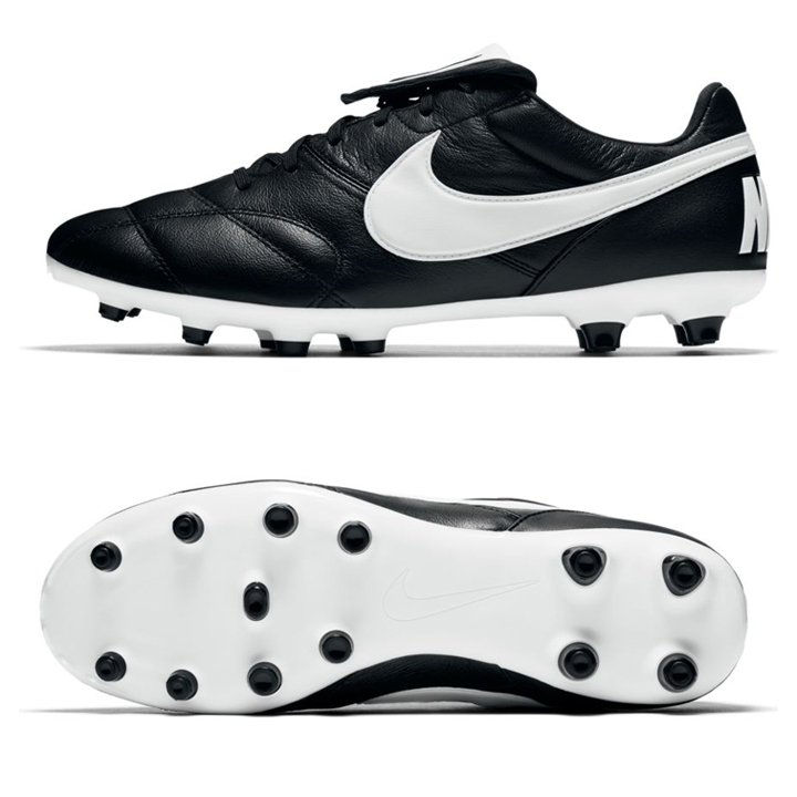 black and white nike soccer shoes